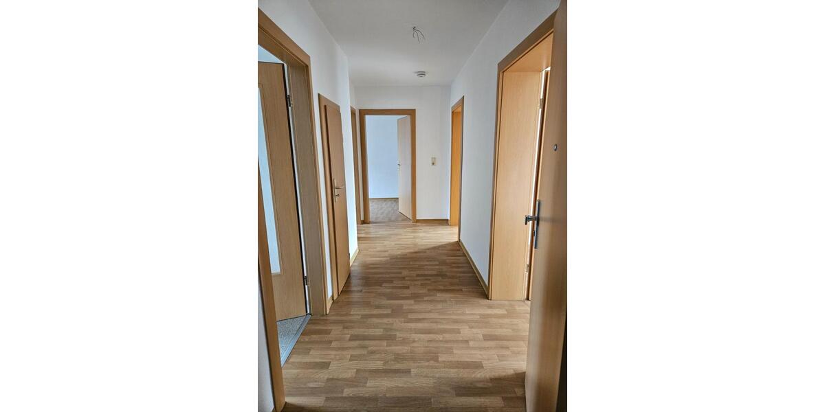 Erdgeschoßwohnung Gröditz - 3 Zimmer, 64 m&sup2;, 357&euro; | Angebot:25220583