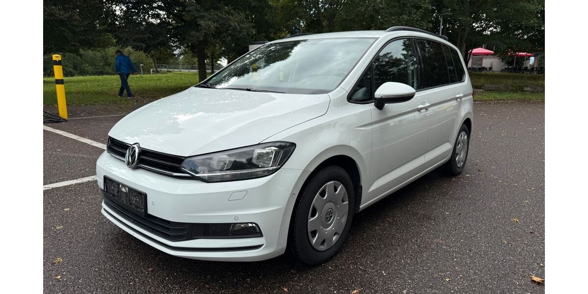 VW Touran 223.278 km 12.390 &euro; Hamburg 20539