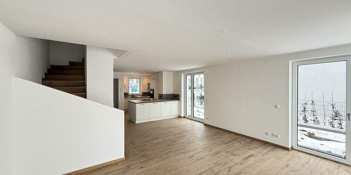 Einfamilienhaus Köfering - 4 Zimmer, 150 m&sup2;, 2.100&euro; | Angebot:25702670