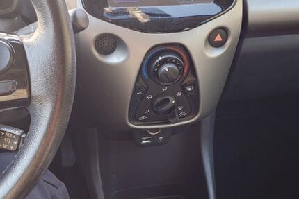 Toyota Aygo (X) 76.000 km 8.299 &euro; Bielefeld 33649