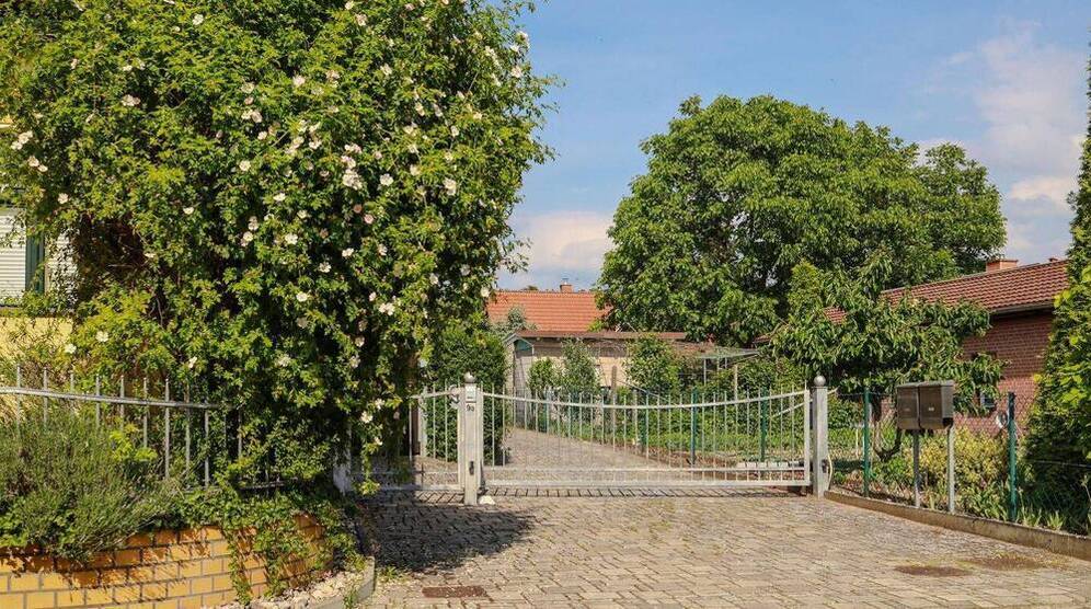 Wohnen im Grünen mit Wassernähe - Traumhaus mit Potenzial zur Zweiteilung