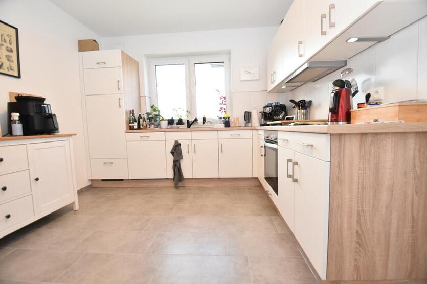 Neuwertige Doppelhaushälfte mit Einbauküche und Carport im Stadtteil Krusenbusch der Stadt Oldenburg