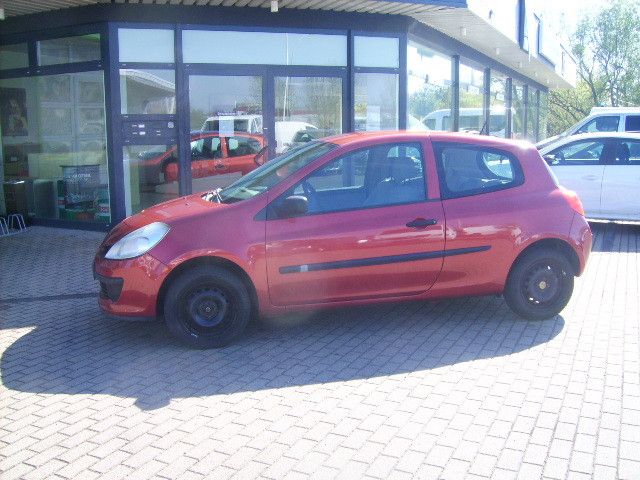 Renault Clio 134.012 km 1.899 &euro; Schönebeck 39218