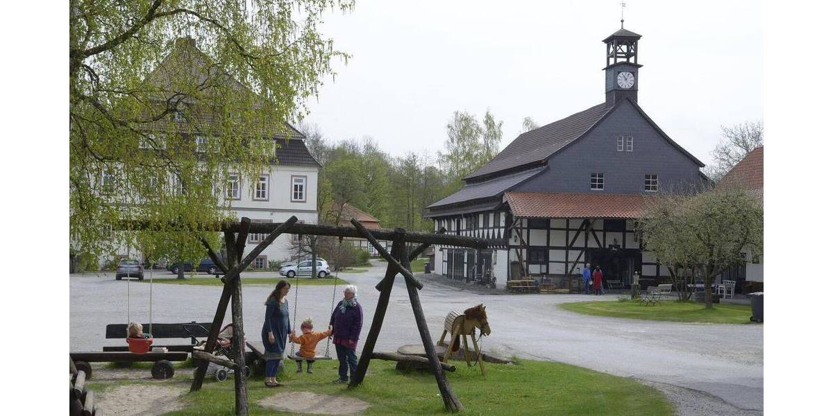 Etagenwohnung Seesen Kirchberg - 3 Zimmer, 129 m&sup2;, 895&euro; | Angebot:26344022