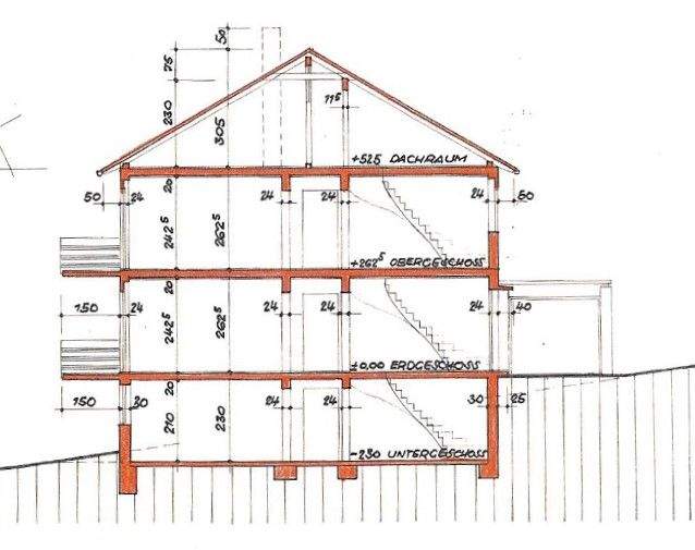 Zweifamilienhaus in schöner Lage mit Garten und Garage. 8 zimmer