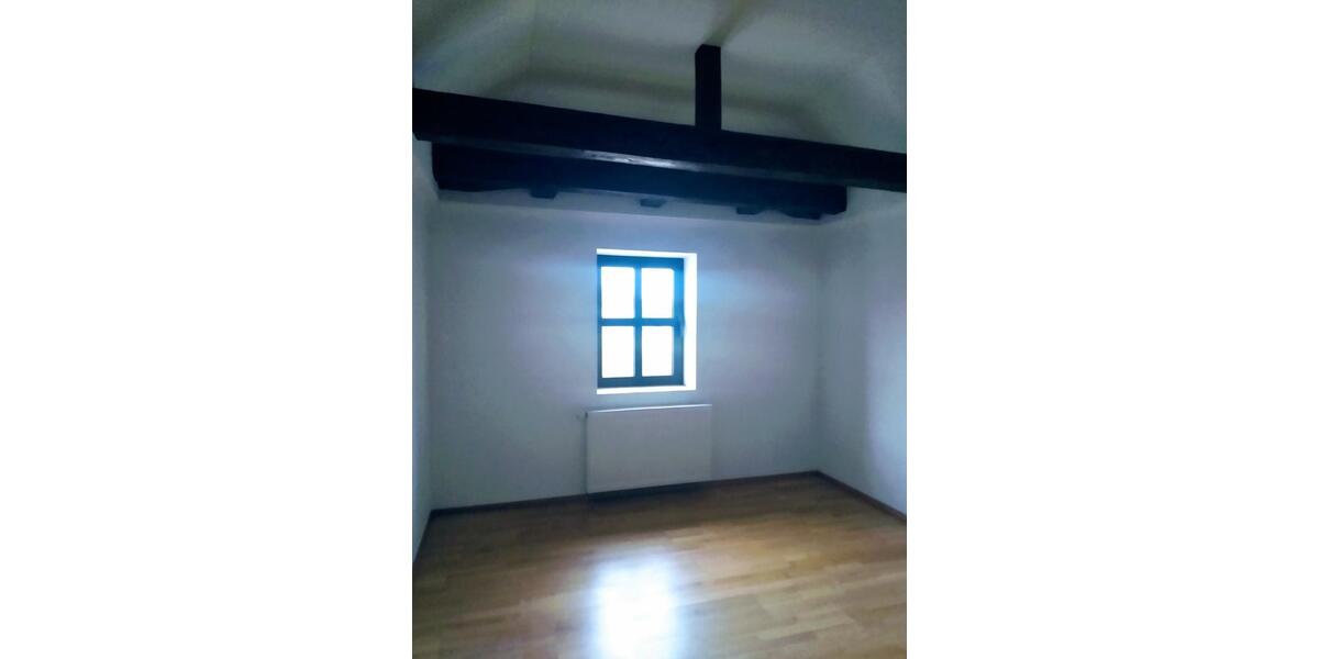 Dachgeschoßwohnung Rottenburg an der Laaber - 3 Zimmer, 90 m&sup2;, 930&euro; | Angebot:25365843