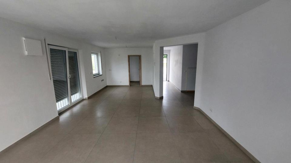 Erdgeschoßwohnung Falkenfels - 4 Zimmer, 118 m&sup2;, 1.000&euro; | Angebot:26459628