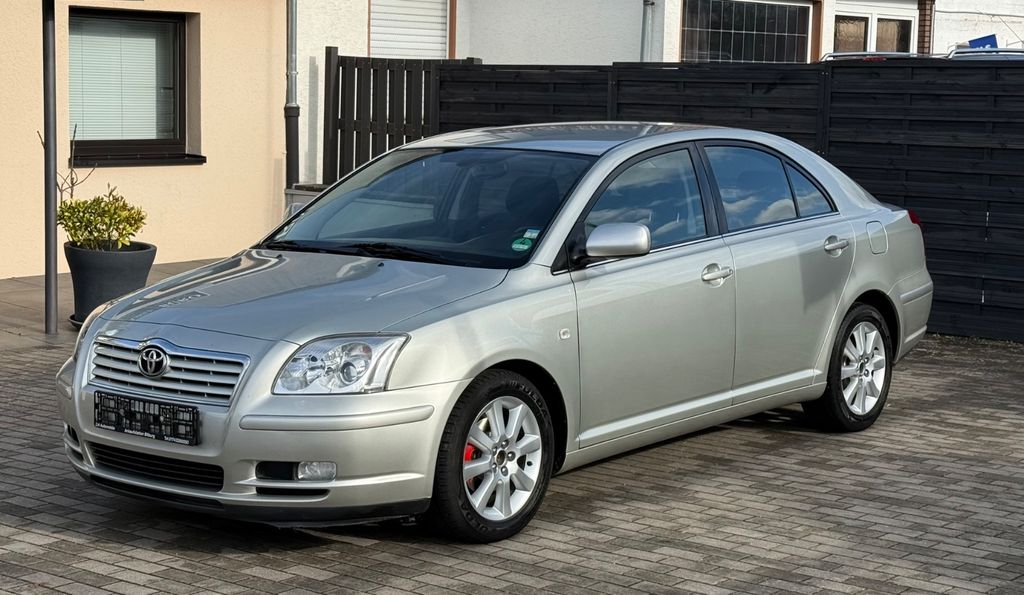 Toyota Avensis 93.000 km 5.500 &euro; Bitburg 54634