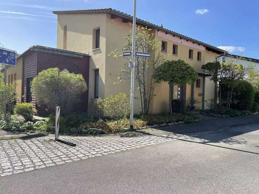 Haus zum Mieten in Erlangen 2.800 € 150 m²
