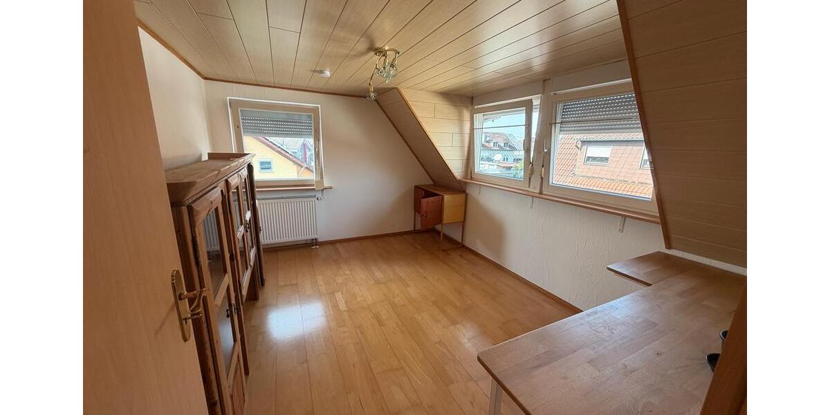 Dachgeschoßwohnung Friesenheim - 3 Zimmer, 80 m&sup2;, 950&euro; | Angebot:25457015