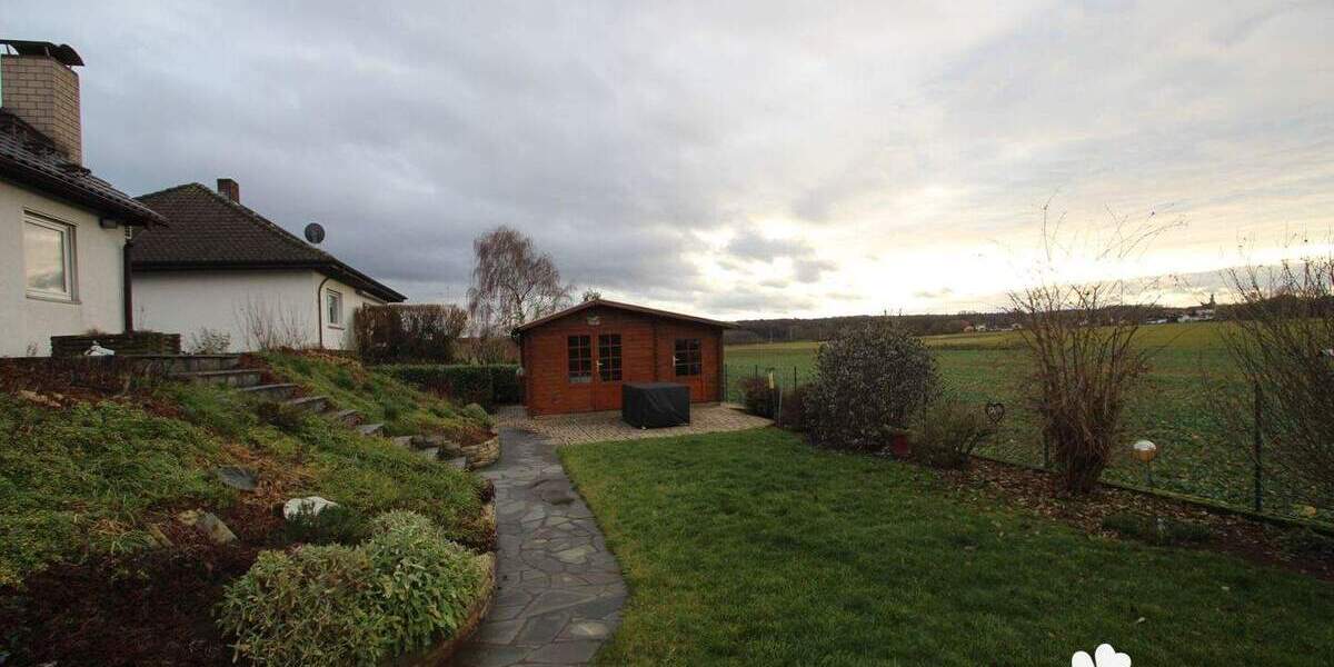 BERK Immobilien - Gepflegtes Einfamilienhaus mit schönem Garten in unverbaubarer Feldrandlage 6 zimmer