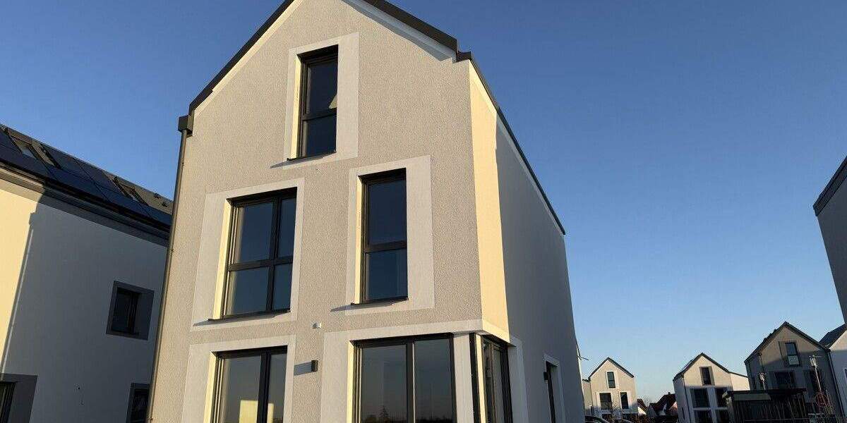 Einfamilienhaus Köfering - 4 Zimmer, 150 m&sup2;, 2.100&euro; | Angebot:25702670