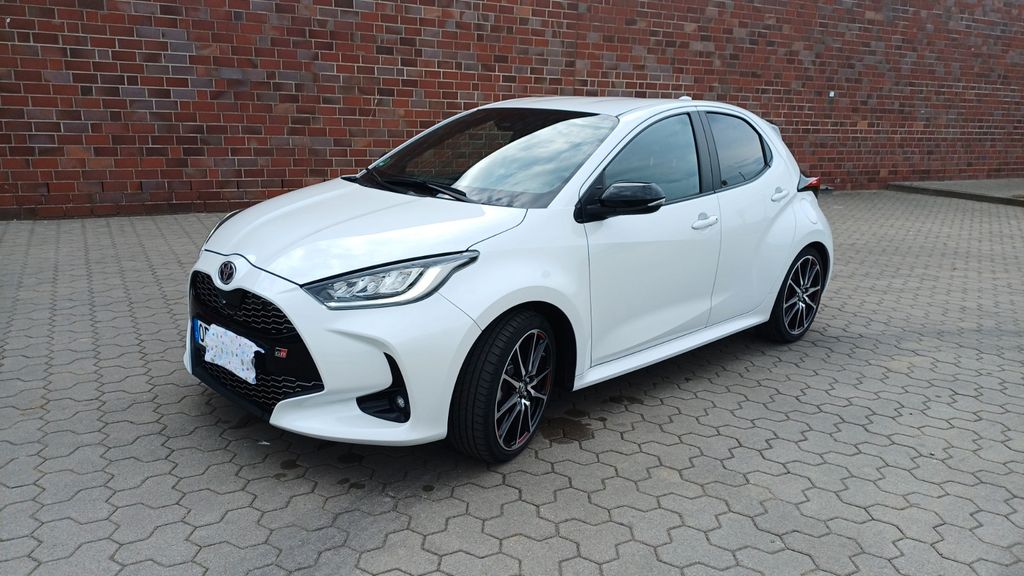 Toyota Yaris 23.147 km 22.699 &euro; Klein Wesenberg 23860