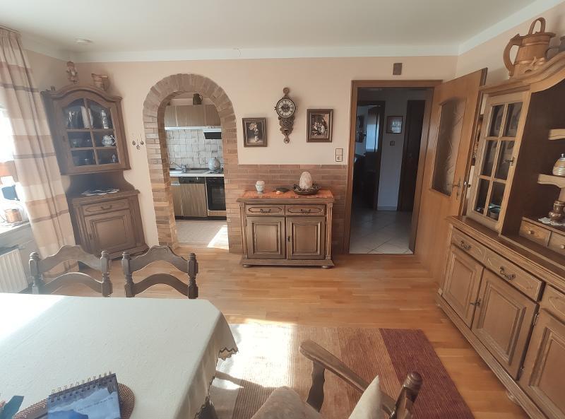 Einfamilienhaus mit Garage und Garten