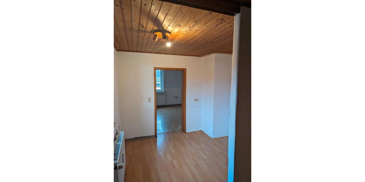 Etagenwohnung Dassel - 3 Zimmer, 85 m&sup2;, 450&euro; | Angebot:26412518