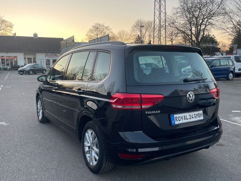 VW Touran 129.354 km 16.900 € München 81243