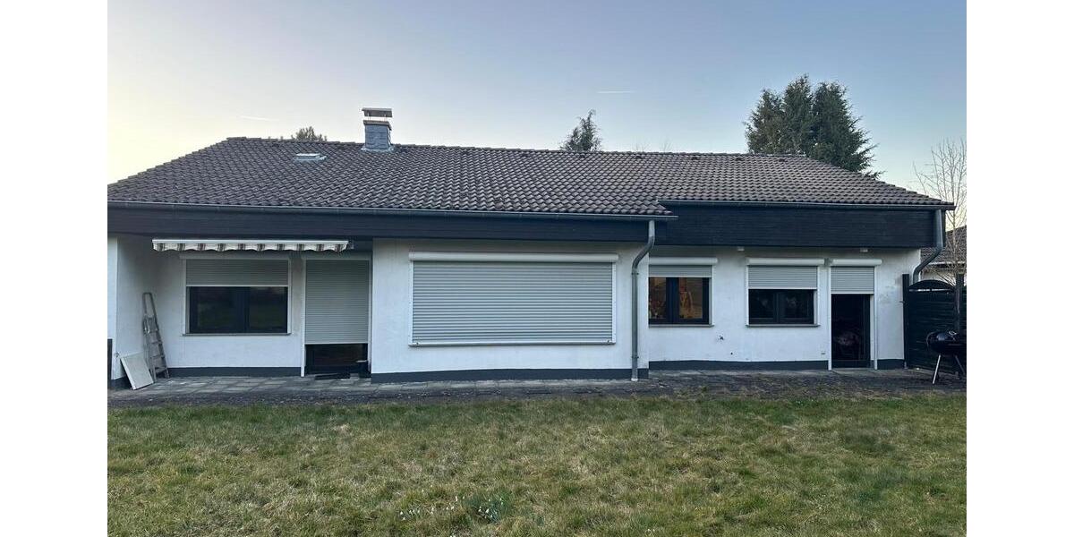 Freistehendes Einfamilienhaus mit Garten und Garage -courtagefrei zimmer