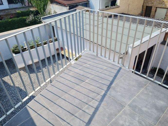 Etagenwohnung Wiesbaden Mainz-Kostheim - 4 Zimmer, 146 m&sup2;, 2.100&euro; | Angebot:24990855