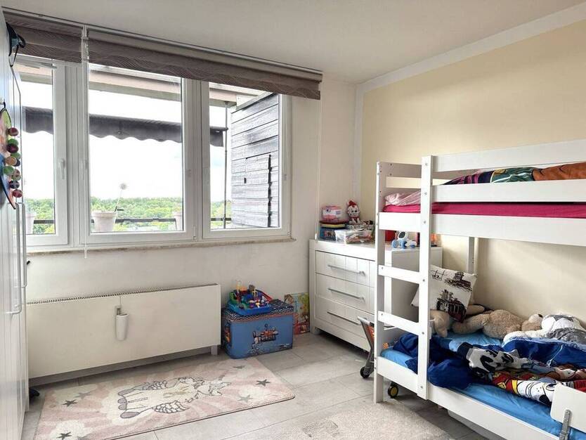 Lichtdurchflutete 4 RaumWohnung hoch über den Dächern von NE-Norf