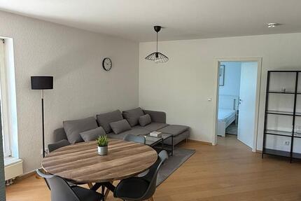Möblierte Wohnung mit Terrasse und Stellplatz in Wiesbaden