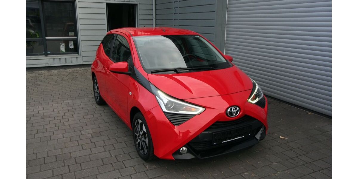 Toyota Aygo (X) 60.665 km 8.500 &euro; Berlin 13051