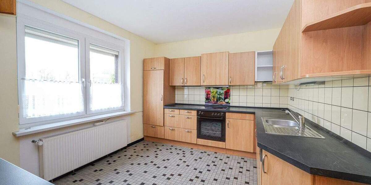 Zentral gelegenes Haus mit schönem Grundstück und Entwicklungspotenzial! 4 zimmer