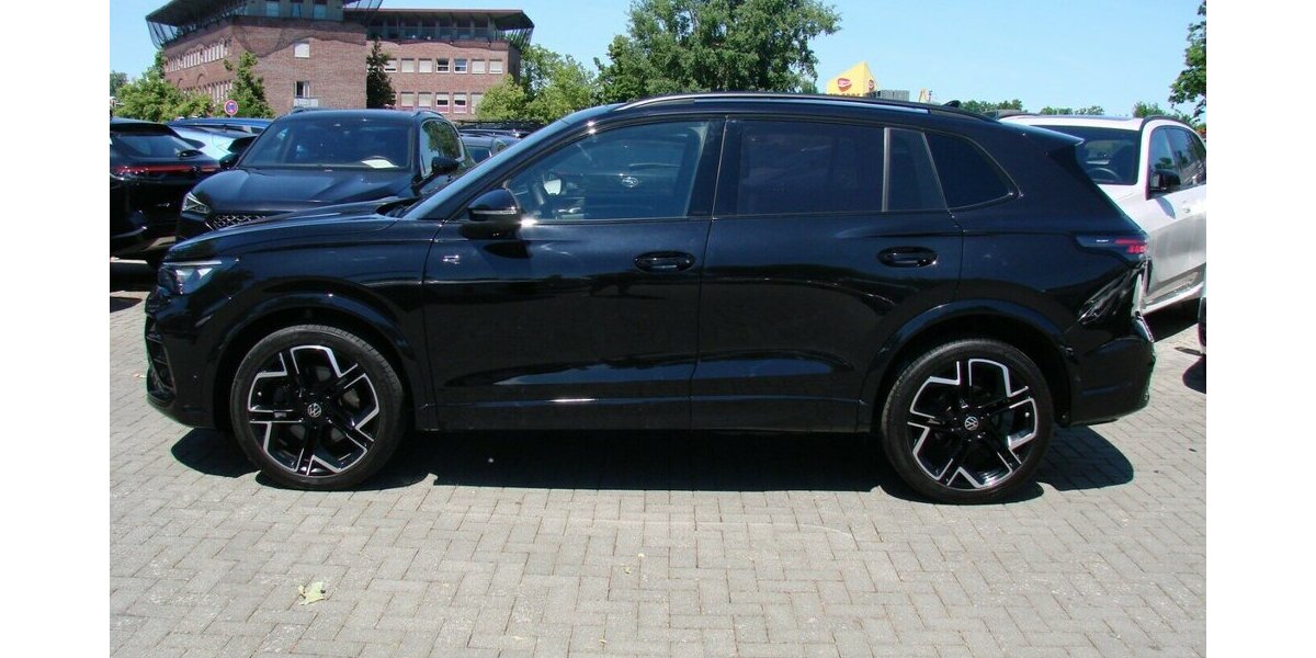 VW Tiguan R-Line BlackStyle 4M Pano AHK SHZ IQ Light 44.213 km 47.980 &euro; Falkensee 14612