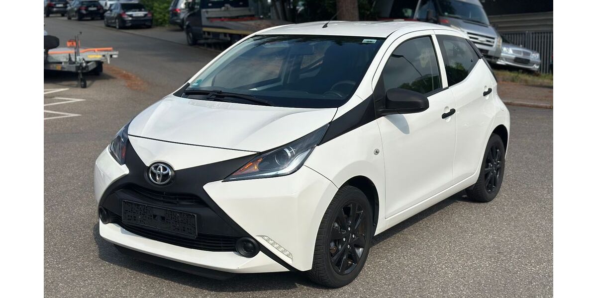 Toyota Aygo (X) 42.936 km 5.999 &euro; Kernen im Remstal 71394
