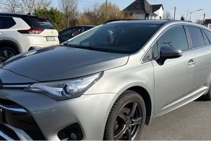 Toyota Avensis 45.000 km 18.350 &euro; Bruchertseifen 57539