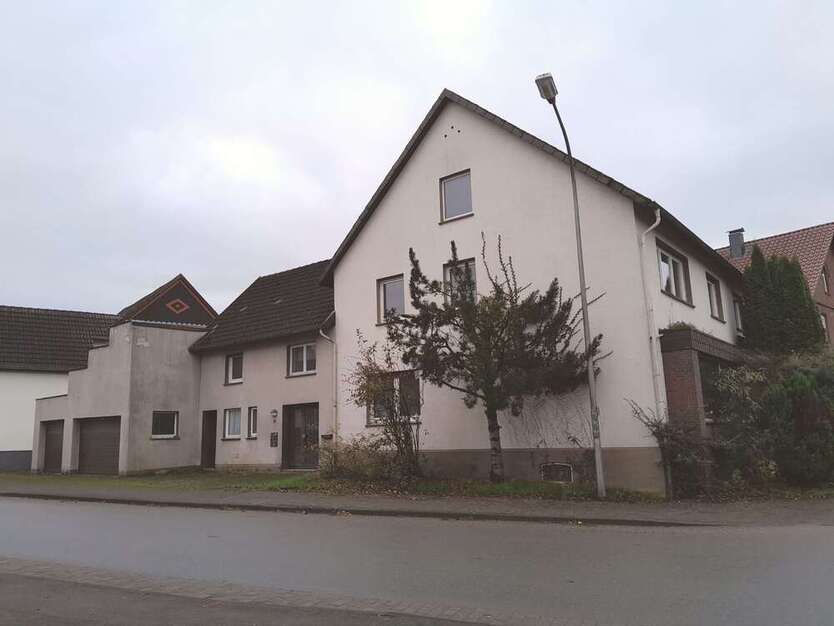 Haus zum Kaufen in Dörentrup 150.000 € 300 m²