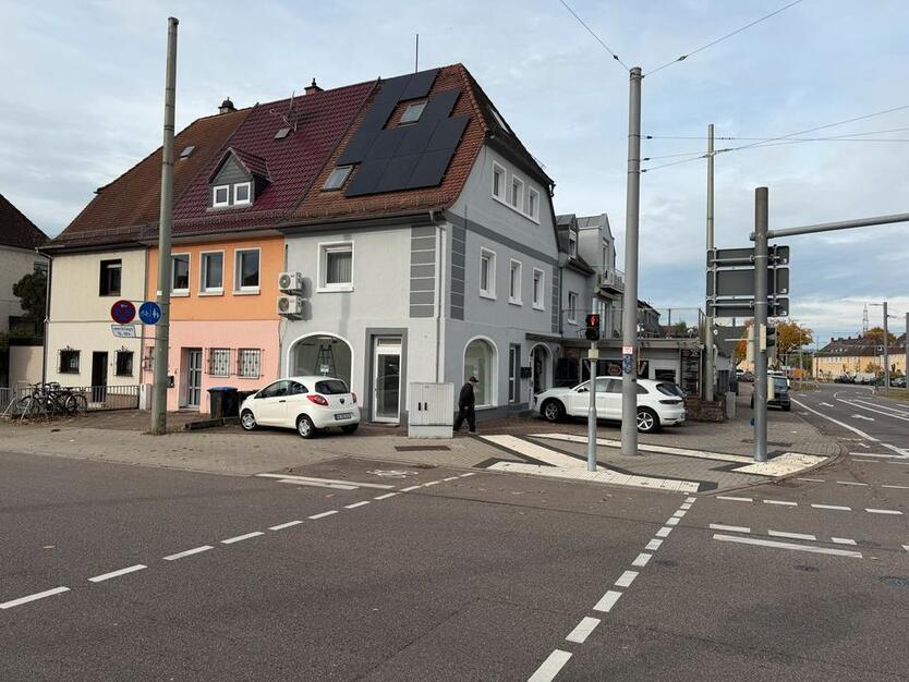 Ladengeschäft ca. 45 qm mit 2 große Schaufenster Top Lage zimmer