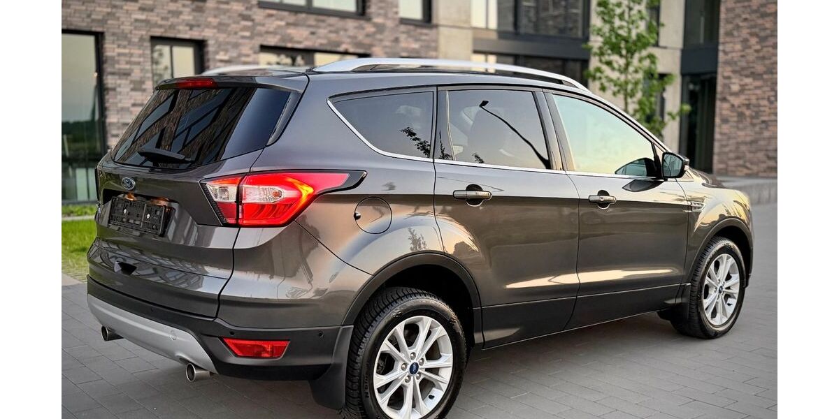 Ford Kuga 61.589 km 15.700 &euro; Jülich 52428