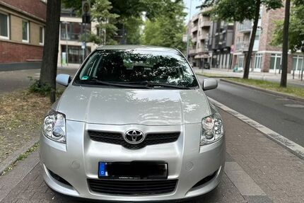 Toyota Auris 87.000 km 5.500 &euro; Neuss 41460