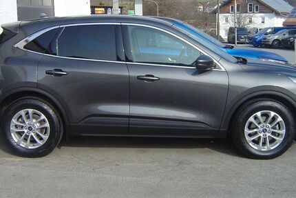Ford Kuga 33.000 km 23.990 &euro; Außernzell 94532
