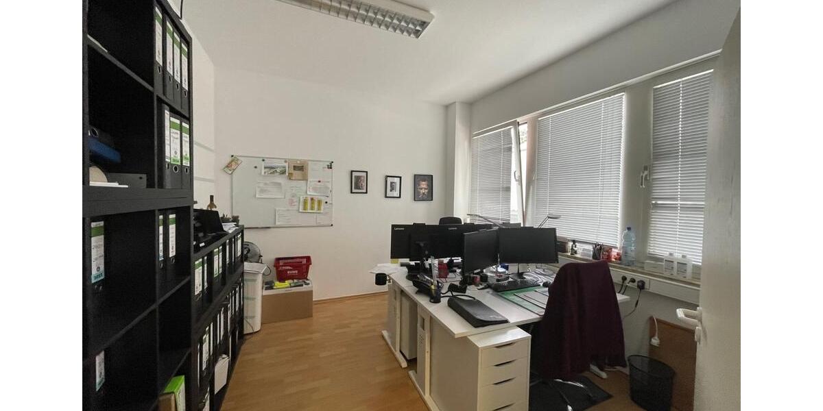 Großzügige Büro- Praxisfläche in zentraler Lage zimmer