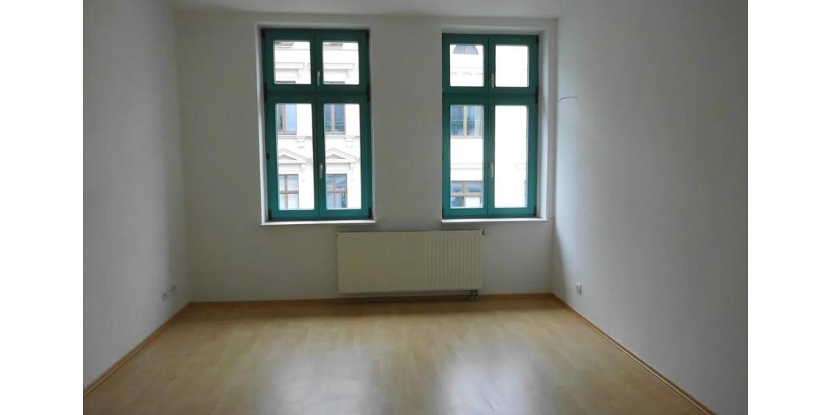 2 Zimmerwohnung mit Balkon und Tiefgarage zimmer