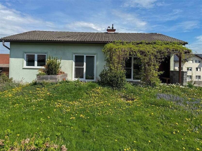Modernisierter Bungalow mit Werkstattgarage und Wellnessbereich - ruhig wohnen in Hochburg-Ach