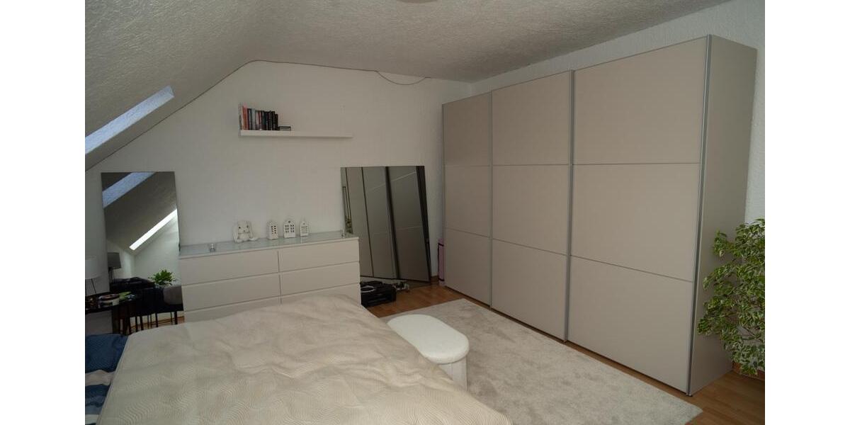 Dachgeschoßwohnung Münster (Hessen) - 4 Zimmer, 120 m&sup2;, 1.200&euro; | Angebot:25376343