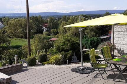 Neuwertige Doppelhaushälfte mit Wintergarten, Carport & Fernblick zimmer