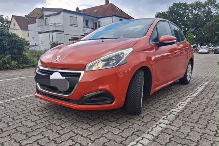 Peugeot 208 99.000 km 3.300 &euro; Edenkoben 67480
