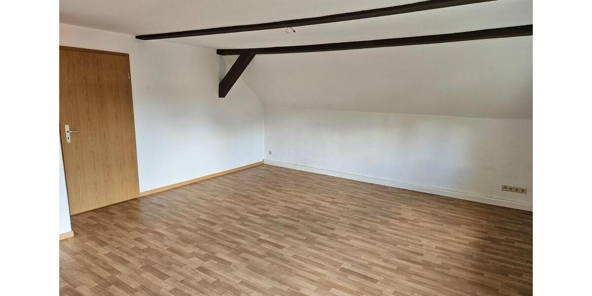 Dachgeschoßwohnung Oederan - 3 Zimmer, 78 m&sup2;, 390&euro; | Angebot:25874766