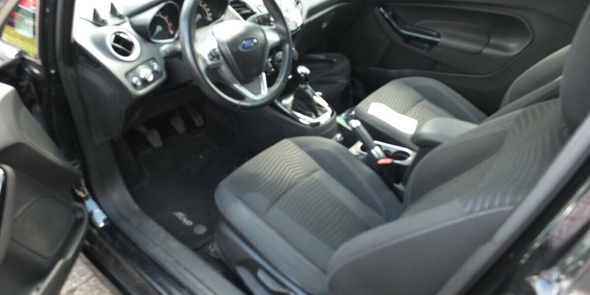 Ford Fiesta TITANIUM ECO BOOST EINPARKHILFE KLIMAAUTOMA 118.745 km 5.804 &euro; Köln 50858