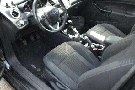 Ford Fiesta TITANIUM EINPARKHILFE KLIMAAUTOMATIK 118.745 km 5.804 &euro; Köln 50858