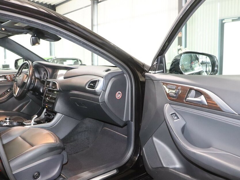 Q30 1.6 PREMIUM / PANORAMA / LED / NAVI+360°