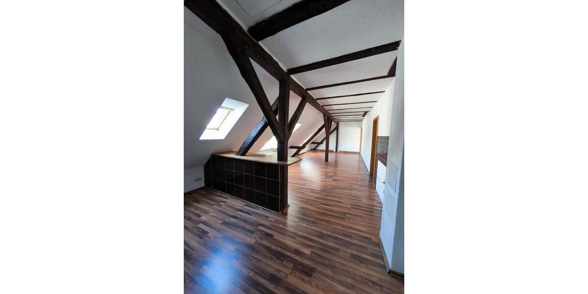 Dachgeschoßwohnung Burg - 3 Zimmer, 73 m&sup2;, 439&euro; | Angebot:25990023