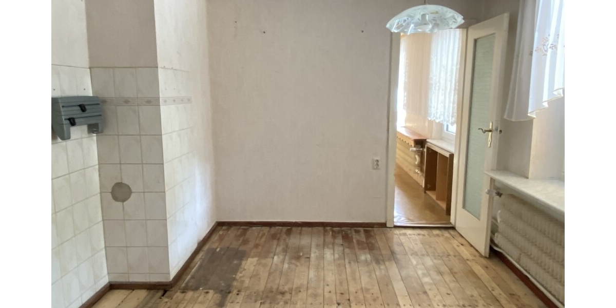 Gemütliche Doppelhaushälfte mit großem Grundstück und Doppelgarage in ruhiger Siedlungslage - Doppelhaushälfte Röderaue | Angebot:27134387