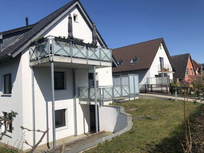** neuwertig, Mölln, 87 qm, möbliert, 3 Zimmer, Bestlage, Terrasse, eigener Garten, Garage auf Wunsch ** zimmer