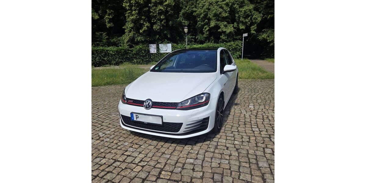 VW Golf 135.000 km 14.800 &euro; Potsdam 14467
