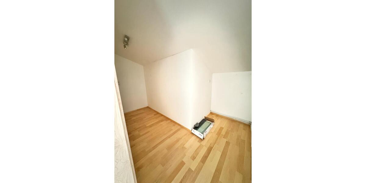 Dachgeschoßwohnung Erding - 4 Zimmer, 142 m&sup2;, 1.400&euro; | Angebot:26026745