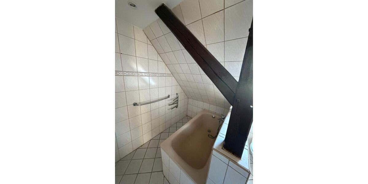 Dachgeschoßwohnung Südliches Anhalt - 3 Zimmer, 73 m&sup2;, 400&euro; | Angebot:26200051
